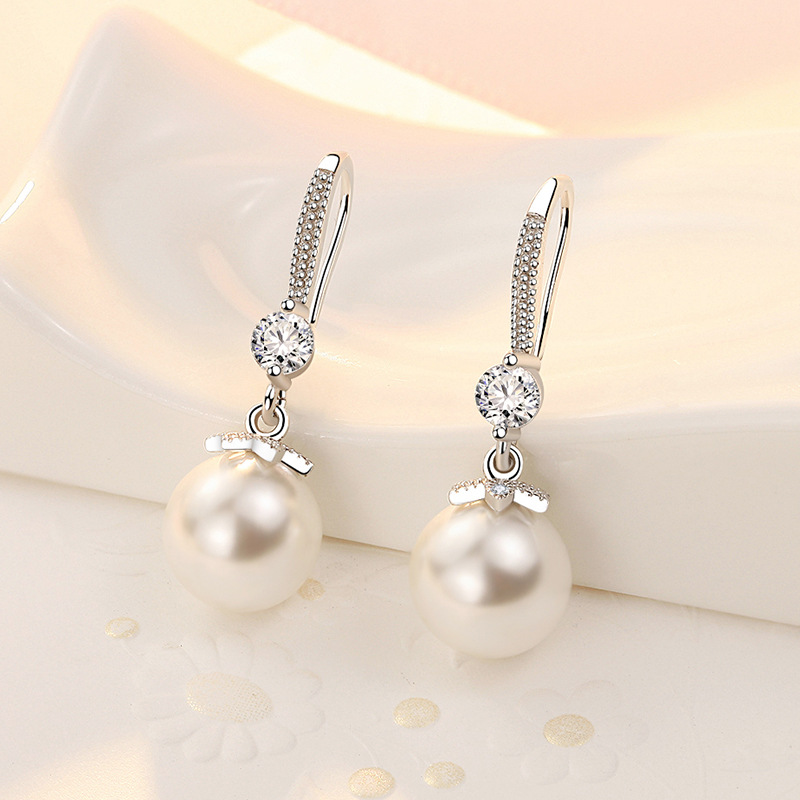 Silver earring with crystal
